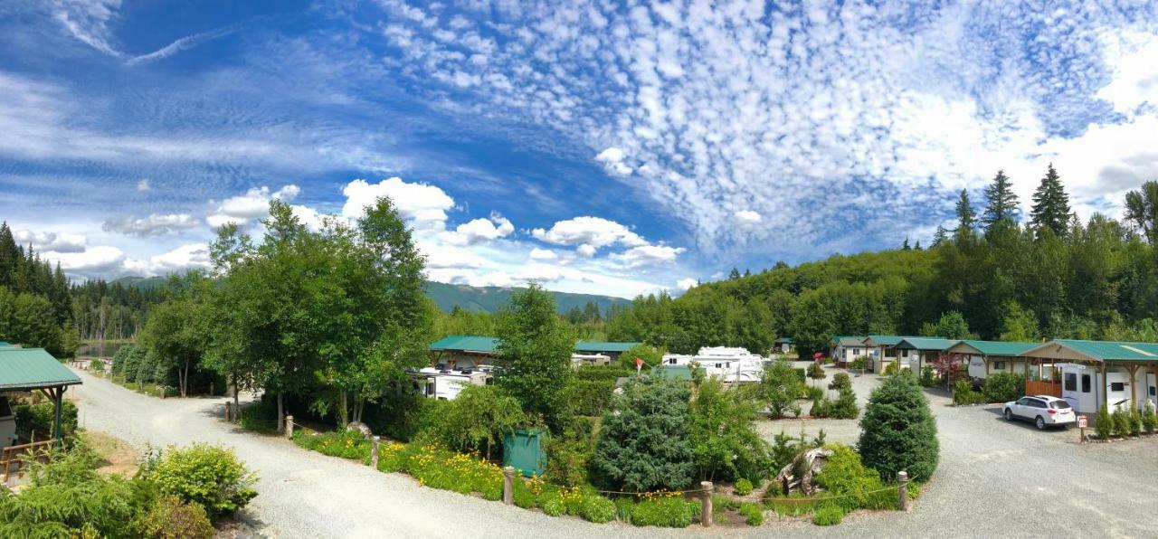 BEAVER LAKE RESORT | LAKE COWICHAN, CANADA | SEASON DEALS FROM $110